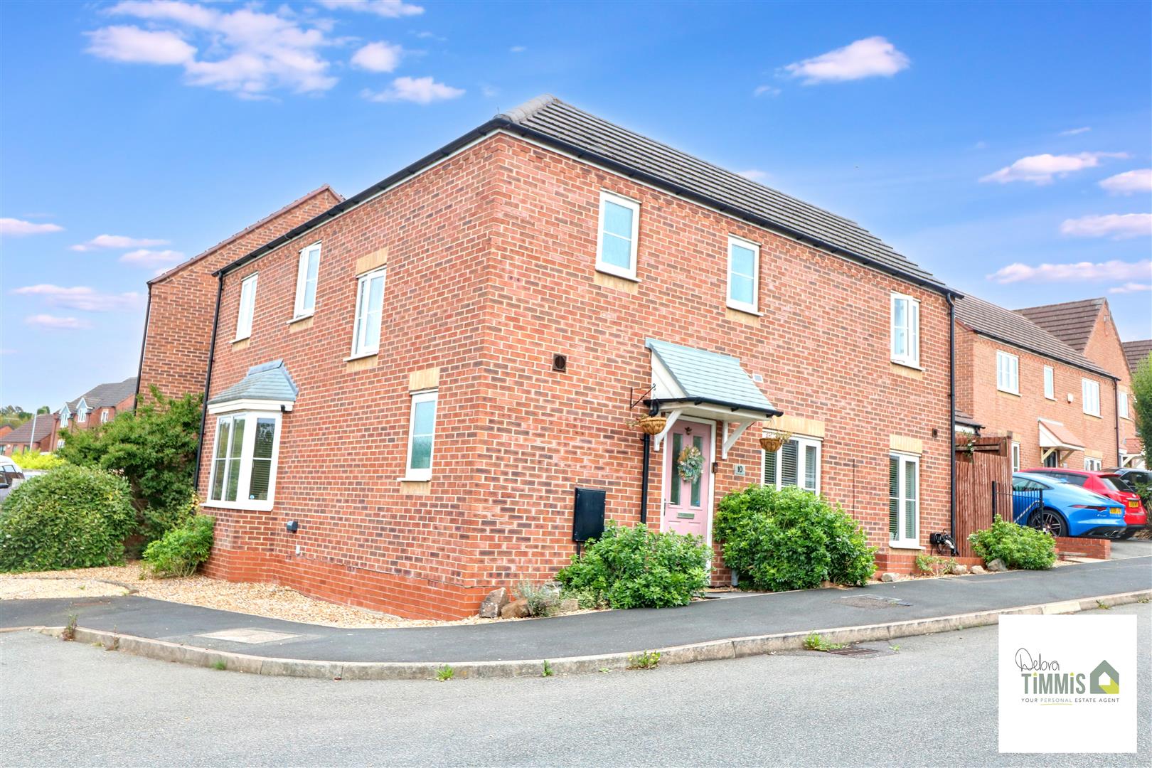 3 bed property in Hollinwood Close, Stoke-On-Trent